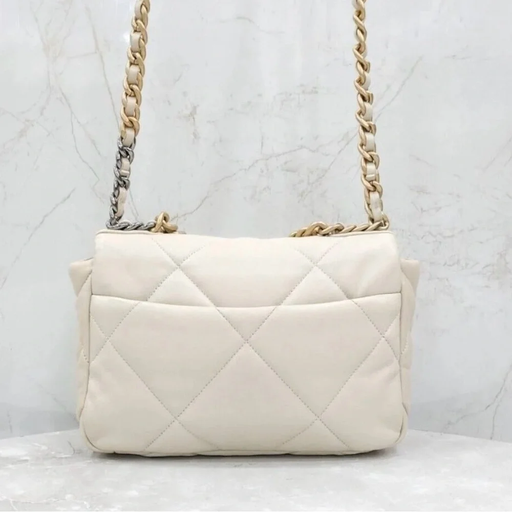 ✨🛍️ Chanel 19 White Lambskin Leather Medium Flap Bag - Picture 3 of 7